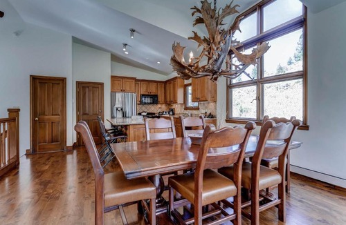 Highlands Townhomes Apartment | Highlands Area by East West Hospitality