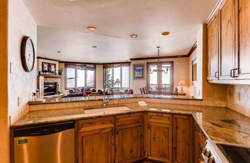 Highlands Townhomes Apartment | Highlands Area by East West Hospitality