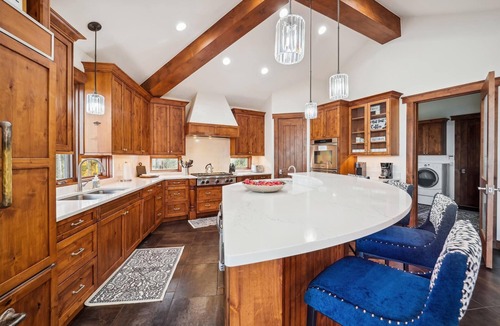 The Highlands House | Highlands Hideaway: Gorgeous Breckenridge Private Home with Private Ski Shuttle!