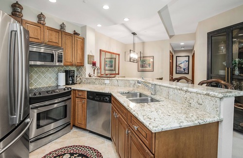 Highlands Townhomes Condo | Highlands Lodge #107- Best location for ski school!