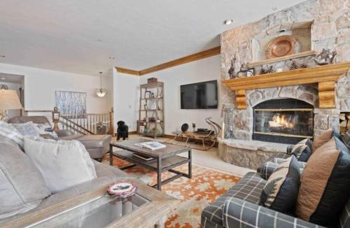 Highlands Townhomes Apartment | Highlands Slopeside 217 by East West Hospitality