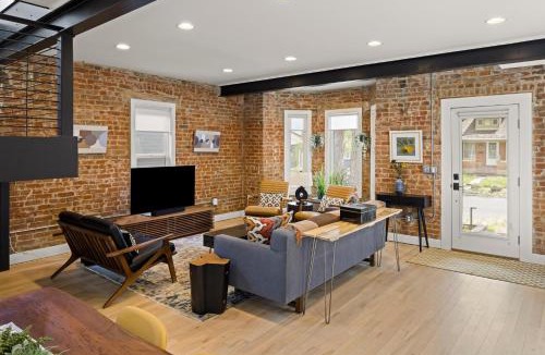 West Highland House | Highlands Square Bungalow - Private Yard - Garage
