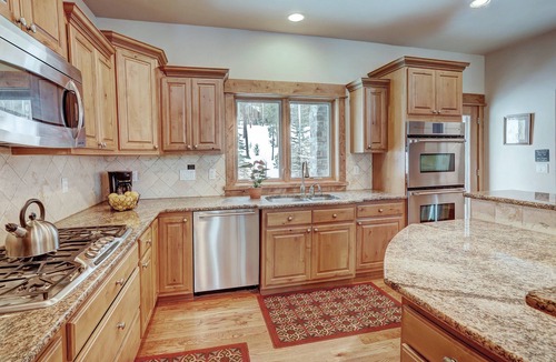 The Highlands House | Highlands Trail House: Gorgeous Home - Hot Tub.