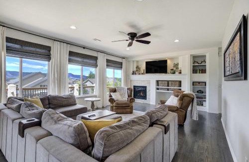 Northgate House | Highpoint Hills Great Views w Games & Fitness