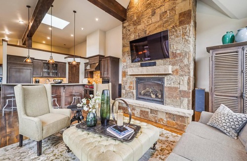 Peak 8 House | Highwoods Shock Hill Townhome-Steps Away From Gondola-Hot Tub.