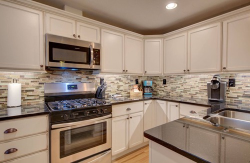 Palmer Lake House | Hiker's Hideaway- Cozy 3B bungalow with hot tub in gorgeous Palmer Lake!