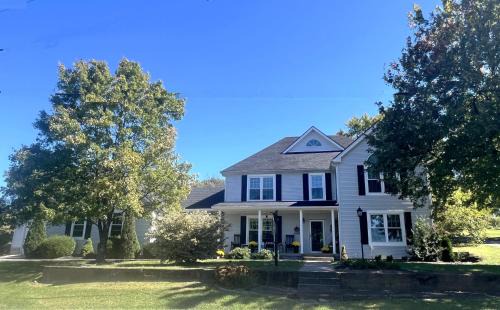 Loretto Bed & Breakfast | Hill House Bed and Breakfast