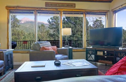 Rainbow Valley House | Hills Mountain Hideaway