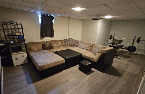 Columbine Valley House | HILLSIDE MANOR! Home Theater, 10 Beds, games, darts, fire pit LITTLETON!