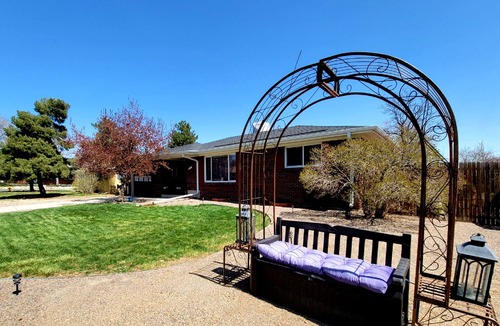 Columbine Valley House | HILLSIDE MANOR! Home Theater, 10 Beds, games, darts, fire pit LITTLETON!