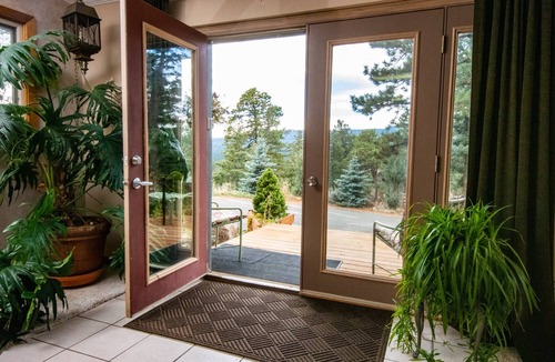 Evergreen Meadows House | Himmelhaus majestic mountain views ideally located to access city and mountains