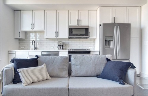Civic Center Apartment | Hip Golden Triangle Studio w/ Gym & Pool near Capitol Hill, by Blueground