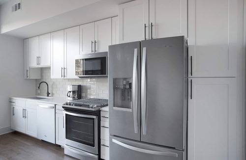 Civic Center Apartment | Hip Golden Triangle Studio w/ Gym & Pool near Capitol Hill, by Blueground