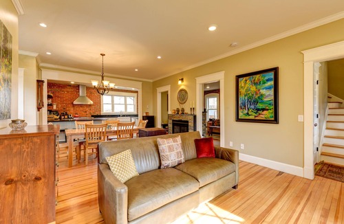 Whittier House | Historic Home, Stroll to Pearl, Lrg Private Yard