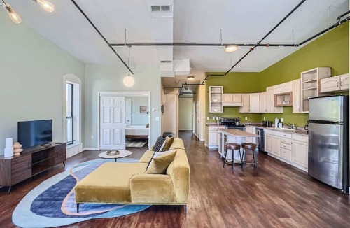 Ballpark Apartment | Historic Loft in Ballpark 30 Day Stay, Sleeps 4