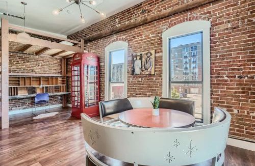 Ballpark Apartment | Historic Loft in Ballpark 30 Day Stay Sleeps 4