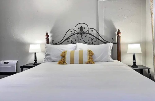 Manitou Springs House | 🎩Historic Mansion & Carriage House, Manitou Springs Main St, sleeps 20 adults+ Kids 🛏️