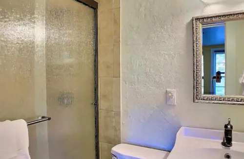 Manitou Springs House | 🎩Historic Mansion & Carriage House, Manitou Springs Main St, sleeps 20 adults+ Kids 🛏️