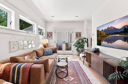 Newlands House | Historic Mapleton Hill Home with Victorian Charm and Modern Amenities