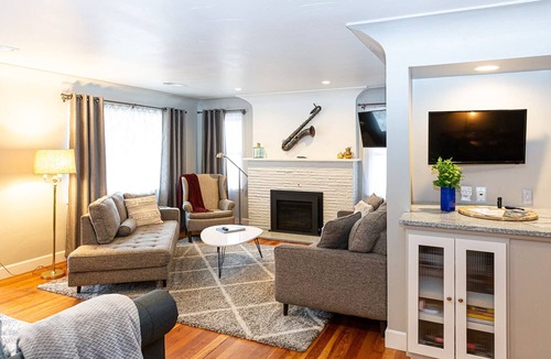 Old Town West Apartment | Historic Mountain Ave Bungalow – Walk Everywhere!