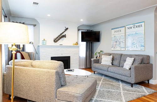 Old Town West Apartment | Historic Mountain Ave Bungalow – Walk Everywhere!