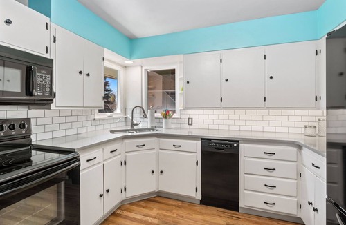 Old Town West Apartment | Historic Mountain Ave Bungalow – Walk Everywhere!