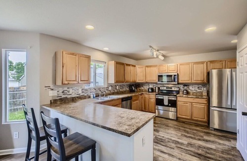 Longmont House | Holiday Discount! Cozy 6BR Retreat for Groups!