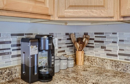 Longmont House | Holiday Discount! Cozy 6BR Retreat for Groups!