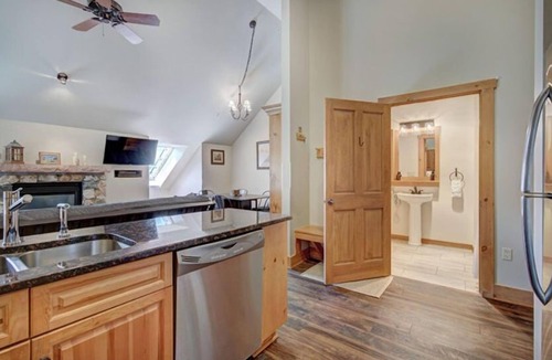River Run Condo | Holiday for 4 | Prime Location + Exclusive Privacy