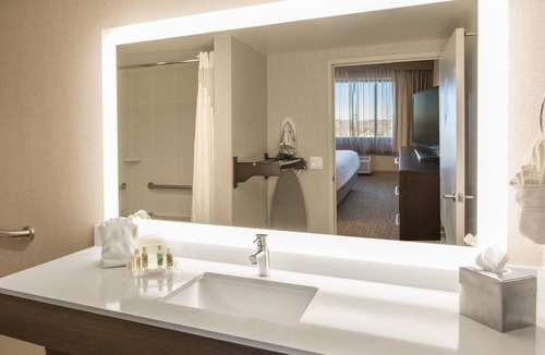 Lakewood Hotel | Holiday Inn Denver Lakewood by IHG