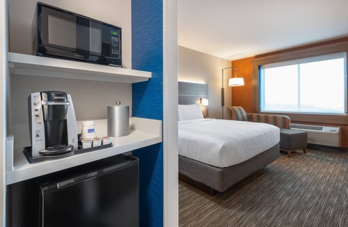 Cheyenne Meadows Hotel | Holiday Inn Express & Suites Colorado Springs South I-25 by IHG