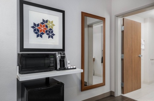 Cheyenne Meadows Hotel | Holiday Inn Express & Suites Colorado Springs South I-25 by IHG
