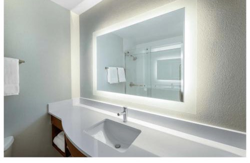 Southeast Colorado Springs Hotel | Holiday Inn Express & Suites Colorado Springs-Airport by IHG