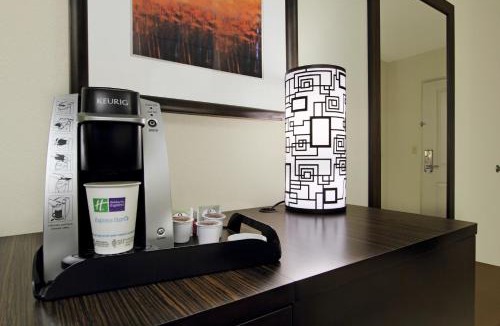 Colorado Springs Hotel | Holiday Inn Express - Colorado Springs - First & Main by IHG
