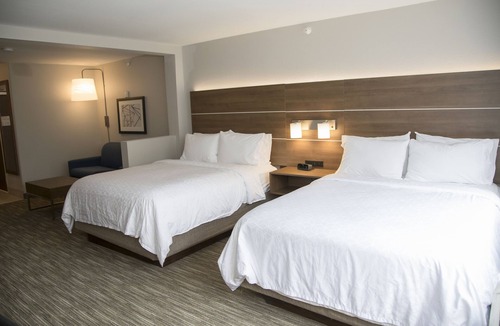 Northwest Colorado Springs Hotel | Holiday Inn Express & Suites Colorado Springs North by IHG
