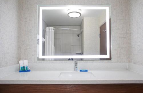 Fort Collins Hotel | Holiday Inn Express Hotel & Suites Fort Collins by IHG