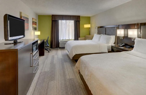 Kettering Hotel | Holiday Inn Express Hotel & Suites Dayton-Centerville by IHG