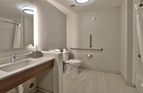 Broomfield Hotel | Holiday Inn Express & Suites Broomfield by IHG