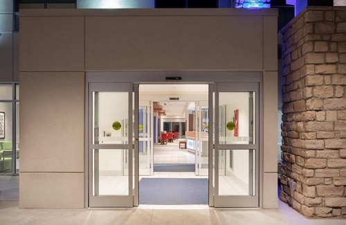 Sterling Hotel | Holiday Inn Express & Suites - Sterling by IHG