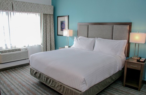 Centennial Hotel | Holiday Inn & Suites Denver Tech Center-Centennial by IHG