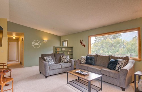 Cascade Villa | *Home Away From Home Cabin in the Mountains*