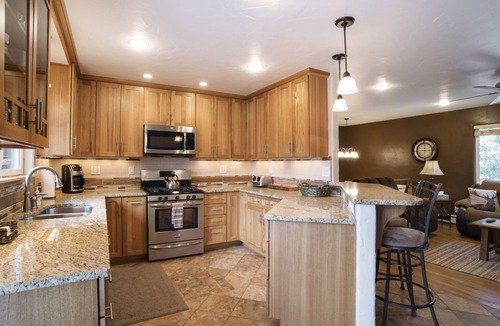 Carbondale House | Home Away From Home, backyard Oasis, walk to dwtn, Hot Tub, 25mi. to Aspen