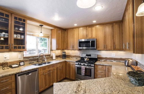 Carbondale House | Home Away From Home, backyard Oasis, walk to dwtn, Hot Tub, 25mi. to Aspen
