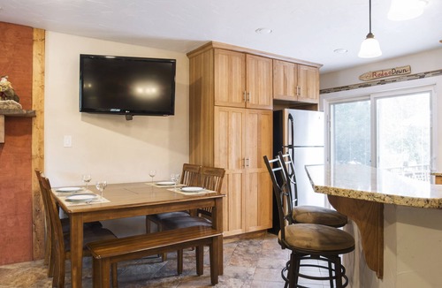 Carbondale House | Home Away From Home, backyard Oasis, walk to dwtn, Hot Tub, 25mi. to Aspen