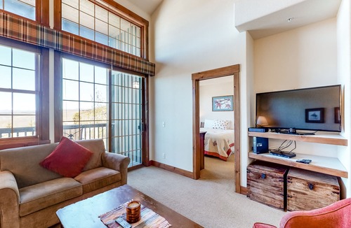 Granby Condo | Home by Granby Ranch w/private washer/dryer, shared hot tub, & WiFi