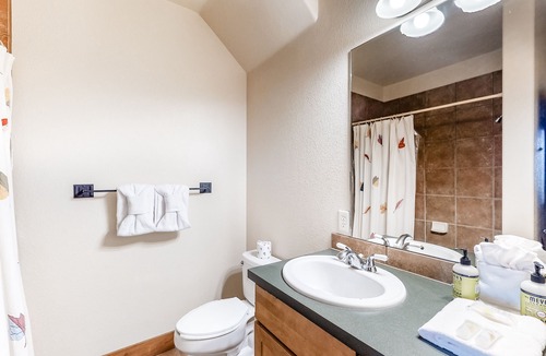 Granby Condo | Home by Granby Ranch w/private washer/dryer, shared hot tub, & WiFi