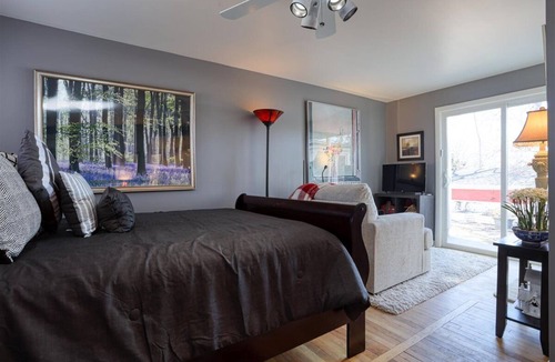 Barths House | Home, Carriage House, Fast WIFI, Workspace, Exercise Room!