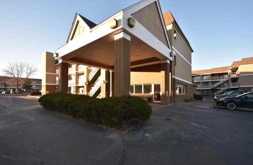 Eiber Hotel | HomeTowne Studios by Red Roof Denver - Lakewood West