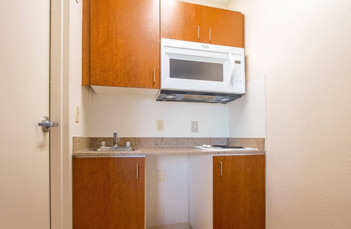 Eiber Hotel | HomeTowne Studios by Red Roof Denver - Lakewood West
