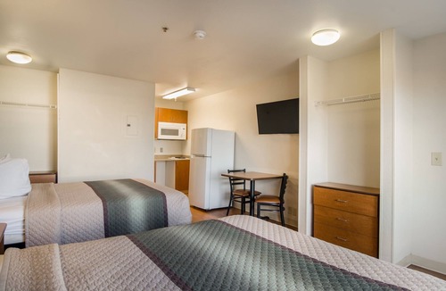 Aurora Hotel | HomeTowne Studios By Red Roof Denver - Airport/Aurora